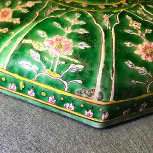 Een paar Chinese Bencharong-stijl dekselkommen voor de Thaise markt, 19e eeuw — foto 8