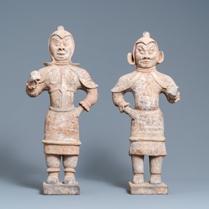Een paar Chinese beschilderde aardewerken figuren van 'Lokapala' wachters, Tang — foto 2