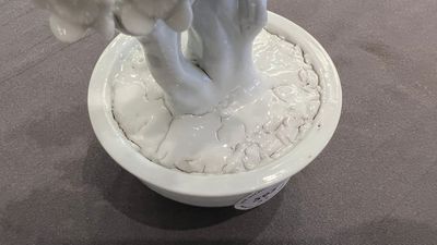 Een paar Chinese blanc de Chine modellen van bomen in jardinières, Kangxi — foto 7