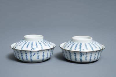 Een paar Chinese blauw-witte 'Bleu de Hue' dekselkommen voor de Vietnamese markt, 19e eeuw
