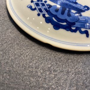 Een paar Chinese blauw-witte dekselkommen met antiquiteiten, Kangxi — foto 11