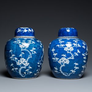 Een paar Chinese blauw-witte dekselpotten, 19e eeuw — foto 2