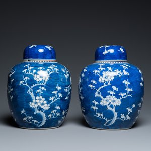 Een paar Chinese blauw-witte dekselpotten, 19e eeuw — foto 4