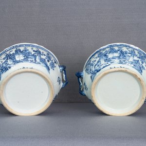 Een paar Chinese blauw-witte dekselterrines met vrouwen in een tuin, Qianlong — foto 9