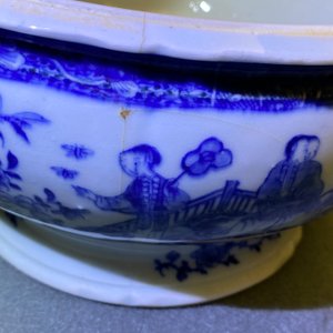Een paar Chinese blauw-witte dekselterrines met vrouwen in een tuin, Qianlong — foto 10