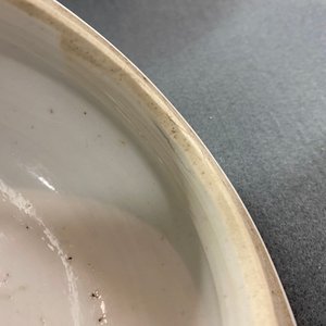 Een paar Chinese blauw-witte dekselvazen met jachtscènes, Kangxi — foto 13