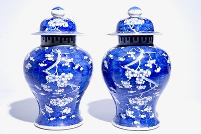 Een paar Chinese blauw-witte dekselvazen met prunus op ijs-decor, 19e eeuw