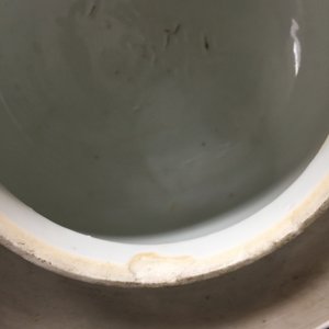Een paar Chinese blauw-witte dekselvazen met prunus op ijs-decor, 19e eeuw — foto 9