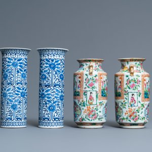 Een paar Chinese blauw-witte en een paar Canton famille rose vazen, 19e eeuw — foto 2