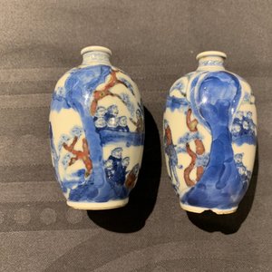 Een paar Chinese blauw-witte en onderglazuur rode snuifflessen, Yongzheng merk, 19e eeuw — foto 15