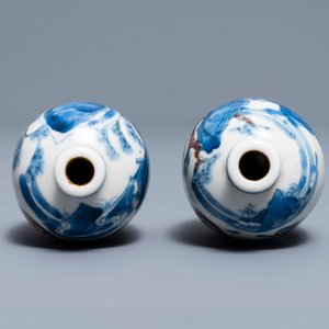 Een paar Chinese blauw-witte en onderglazuur rode snuifflessen, Yongzheng merk, 19e eeuw — foto 6