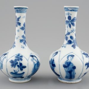 Een paar Chinese blauw-witte flesvormige vaasjes met lange Lijzen, Kangxi — foto 4