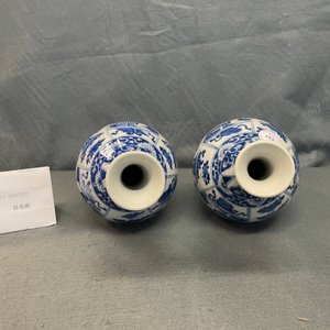Een paar Chinese blauw-witte flesvormige vazen, Kangxi — foto 16