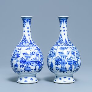 Een paar Chinese blauw-witte flesvormige vazen, Kangxi — foto 5