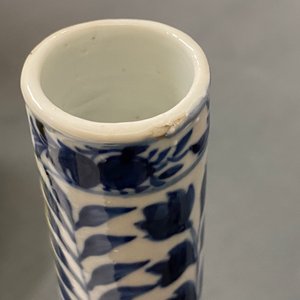 Een paar Chinese blauw-witte flesvormige vazen met draken, 19e eeuw — foto 8
