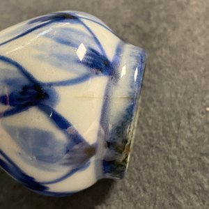 Een paar Chinese blauw-witte flesvormige vazen met knoflookhals, Wanli — foto 17