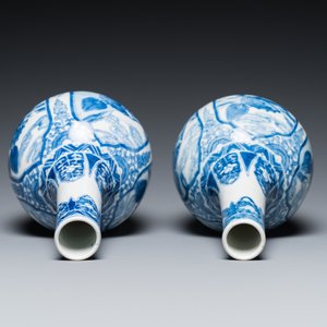 Een paar Chinese blauw-witte flesvormige vazen met mythische dieren, 19e eeuw — foto 6