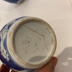 Een paar Chinese blauw-witte gemberpotten en een theepot, Kangxi — foto 19