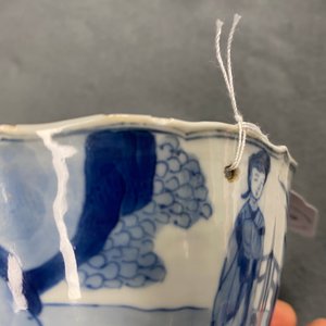 Een paar Chinese blauw-witte geribde kommen met Lange Lijzen, Chenghua merk, Kangxi — foto 15