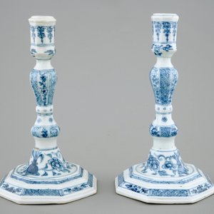 Een paar Chinese blauw-witte kandelaars, Qianlong, 18e eeuw — foto 3