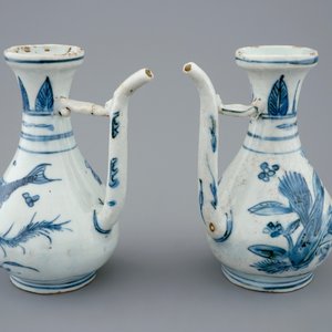 Een paar Chinese blauw-witte kannen met vogels en vissen, Ming Dynastie, Wanli, 1573-1619 — foto 2