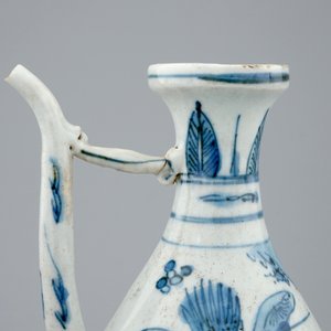 Een paar Chinese blauw-witte kannen met vogels en vissen, Ming Dynastie, Wanli, 1573-1619 — foto 5