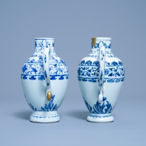 Een paar Chinese blauw-witte kannen, Transitie periode — foto 5