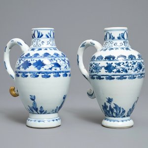 Een paar Chinese blauw-witte kannen, Transitie periode — foto 1