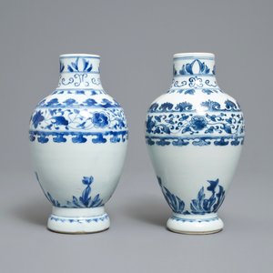 Een paar Chinese blauw-witte kannen, Transitie periode — foto 3