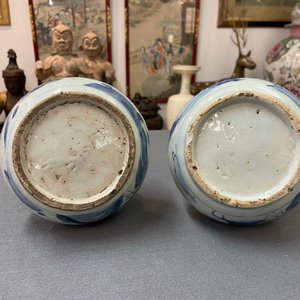 Een paar Chinese blauw-witte kendi, Wanli — foto 15