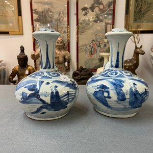 Een paar Chinese blauw-witte kendi, Wanli — foto 9