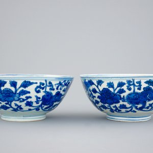 Een paar Chinese blauw-witte kommen met leeuwen en pioenrozen, late Ming Dynastie — foto 3