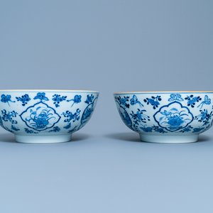 Een paar Chinese blauw-witte kommen met vissers, Qianlong — foto 1