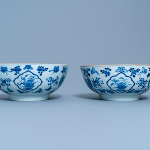 Een paar Chinese blauw-witte kommen met vissers, Qianlong — foto 3