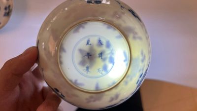Een paar Chinese blauw-witte koppen en schotels, Chenghua merk, Kangxi — foto 1