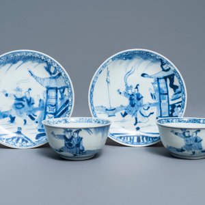 Een paar Chinese blauw-witte koppen en schotels met figuren Ca Mau scheepswrak, Yongzheng — foto 1