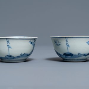 Een paar Chinese blauw-witte koppen en schotels met figuren Ca Mau scheepswrak, Yongzheng — foto 7