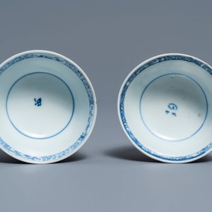 Een paar Chinese blauw-witte koppen en schotels met figuren Ca Mau scheepswrak, Yongzheng — foto 8