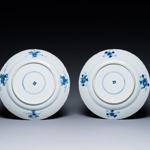 Een paar Chinese blauw-witte kraak-stijl schotels met VOC-schepen, Kangxi — foto 2