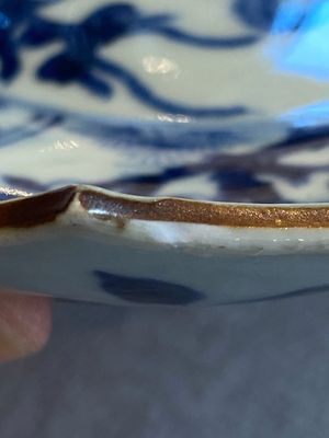 Een paar Chinese blauw-witte lotusvormige schotels met luipaarden, Kangxi — foto 7