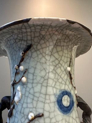 Een paar Chinese blauw-witte Nanking craquelé vazen met Taoïstisch decor, 19e eeuw — foto 15