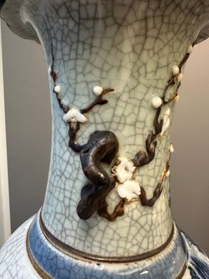Een paar Chinese blauw-witte Nanking craquelé vazen met Taoïstisch decor, 19e eeuw — foto 9