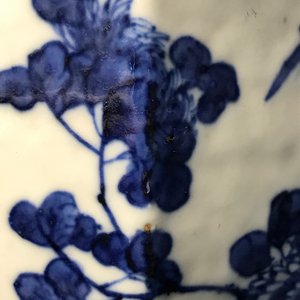 Een paar Chinese blauw-witte octagonale 'Drie vrienden van de winter' vazen, 19e eeuw — foto 17