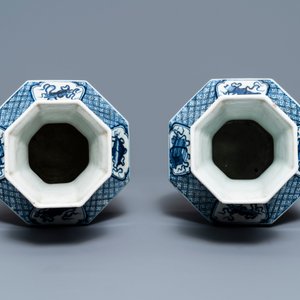 Een paar Chinese blauw-witte octagonale 'Drie vrienden van de winter' vazen, 19e eeuw — foto 7