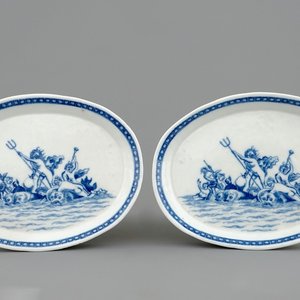 Een paar Chinese blauw-witte ovalen schotels met decor van "Neptunus", Qianlong, 1750-1770 — foto 1