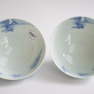 Een paar Chinese blauw-witte "phoenix over de rand" kommen, Yongzheng merk en mog. periode — foto 9