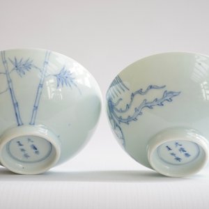 Een paar Chinese blauw-witte "phoenix over de rand" kommen, Yongzheng merk en mog. periode — foto 10
