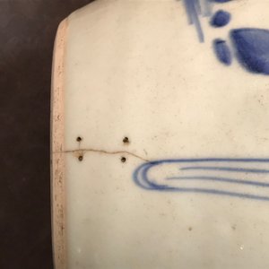 Een paar Chinese blauw-witte potten met een kylin, Transitie periode — foto 12