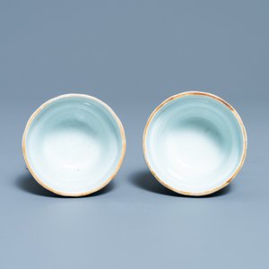Een paar Chinese blauw-witte rococo-stijl driepotige zoutvaten, Qianlong — foto 6