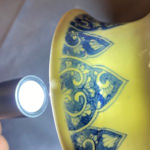 Een paar Chinese blauw-witte rouleau vazen met floraal decor, Kangxi — foto 15